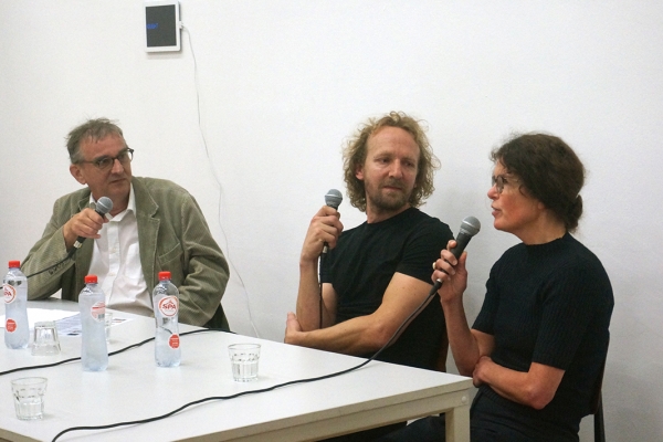 Alex de Vries in gesprek met Stan Wannet en Jenny Ymker