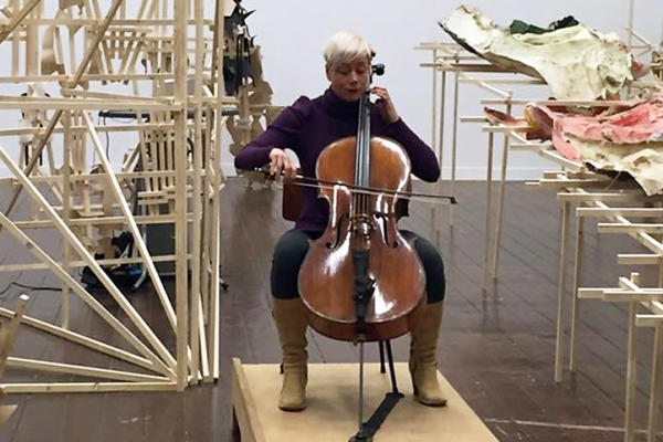 Jacqueline Hamelink playing Bach